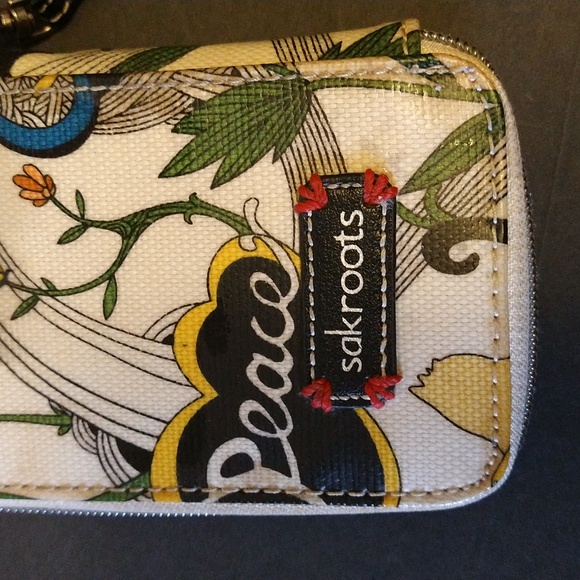 GUC. Sakroots wristlet/wallet. - Picture 10 of 12
